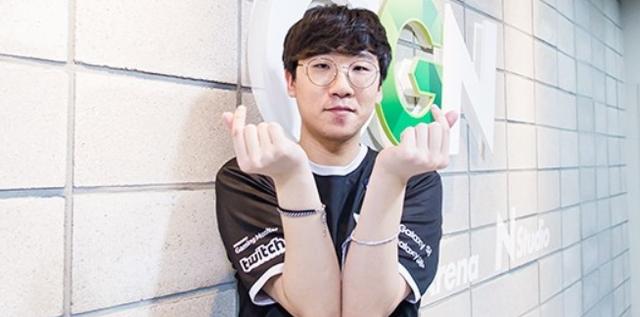 在鲍威尔交 在鲍威尔交